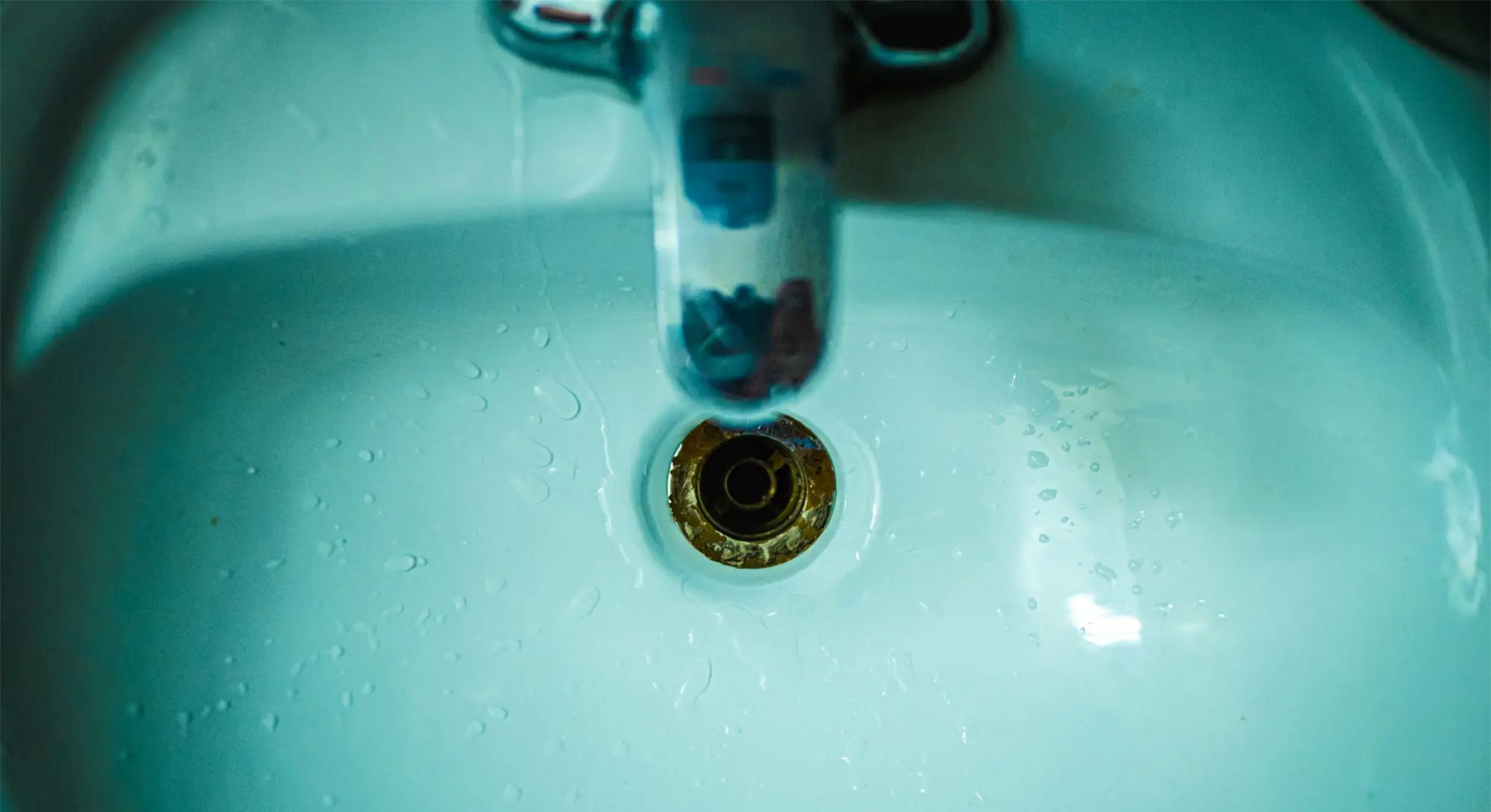 Stringy Water Water Staining Causes (Iron, Rust & Hard Water) | Martin Water